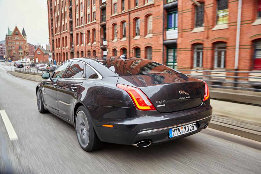  Jaguar XJ L Autobiography 2015 года  (WW) (фото 4 из 23)